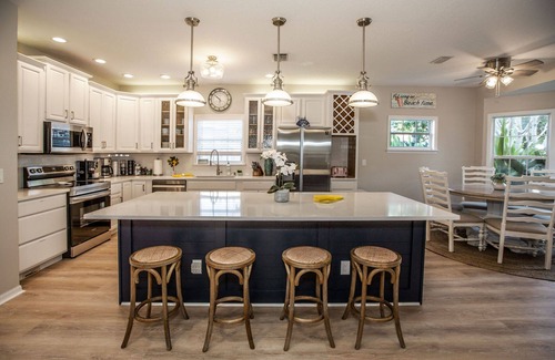 Bradenton Maison | NEW! Htd Pool, Spa, Firepit ~ 3 Kings+Chef Kitchen