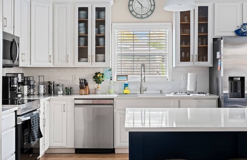 Bradenton Maison | NEW! Htd Pool, Spa, Firepit ~ 3 Kings+Chef Kitchen