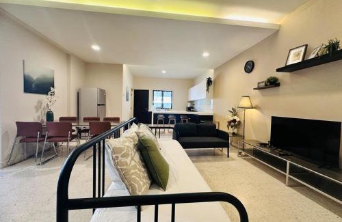 Tanjung Bungah Maison | New Island Luxe Retreat Vacation Home 14pax Nearby Gurney