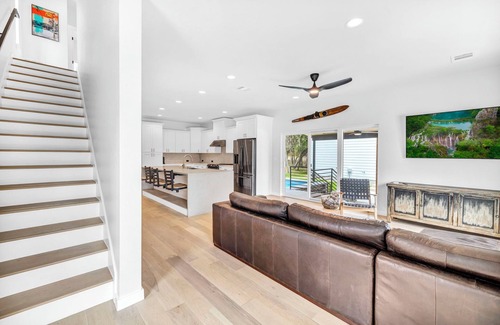 Point Venture Maison | New! Lake Travis Retreat w/Pool, Views & Outdoor Kitchen. Perfect for families