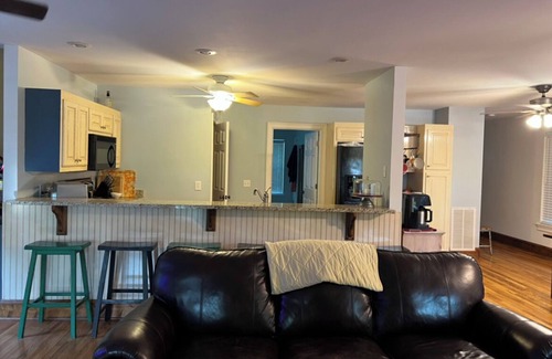 Central Maison | NEW!Lakefront retreat with huge dock, private cove. Perfect for Clemson Football