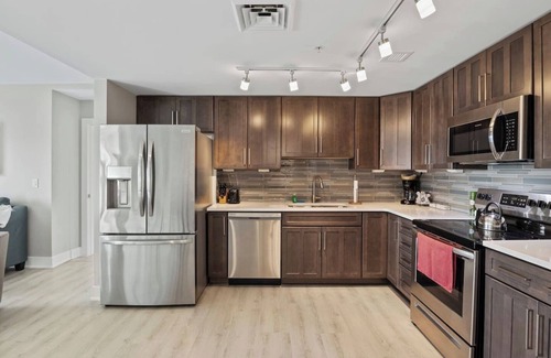 Holcomb Copropriété | NEW Lakeview Escape | Hot Tub | Poolside
