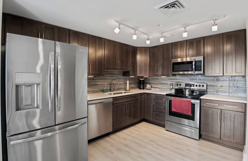 Holcomb Copropriété | NEW Lakeview Escape | Hot Tub | Poolside