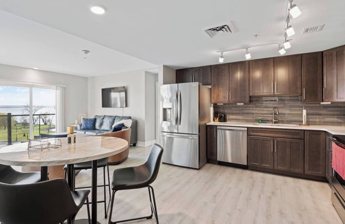 Holcomb Copropriété | NEW Lakeview Escape | Hot Tub | Poolside