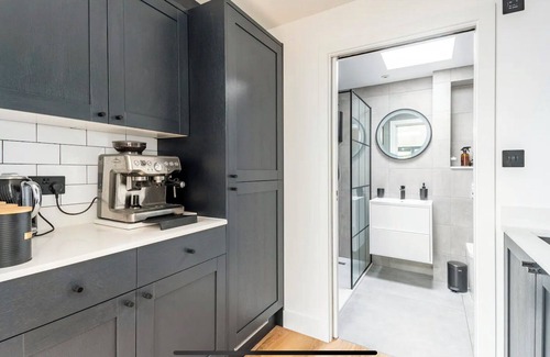 Loughton Appartement | New Large Studio / Annex with private parking