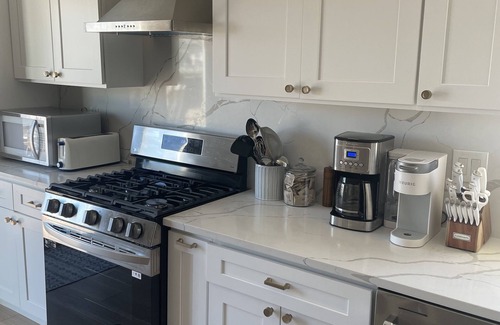 Pebble Beach Maison | NEW LISTING 3 BDRM 2 BATH updated Jersey Shore Rental on the water.
