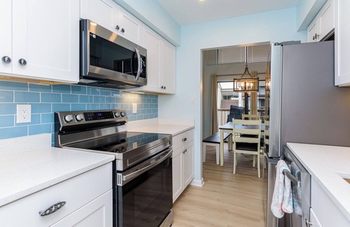 Caine Woods Copropriété | NEW LISTING as of 5/30/24 with pool + tennis courts too! Spacious and ALL new!