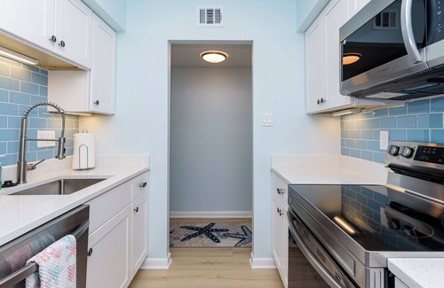 Caine Woods Copropriété | NEW LISTING as of 5/30/24 with pool + tennis courts too! Spacious and ALL new!