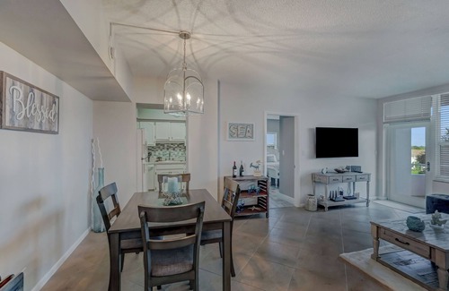 Marco Island Copropriété | New Listing! Available Jan Feb 2026! Gorgeous renovated unit!