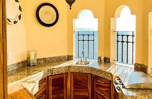 Marina Vallarta Copropriété | New Listing - Beachfront Luxury Penthouse BVG