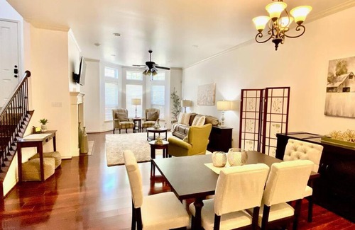 North Overton Maison | New Listing by SuperHost! Walk to Texas Tech!