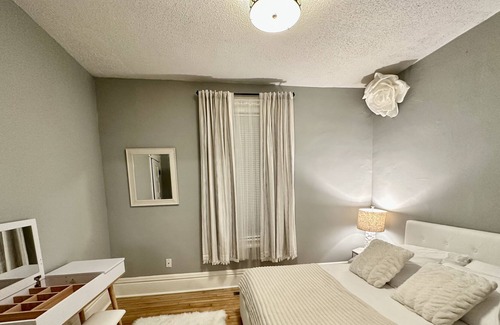 West Seventh Maison | NEW LISTING! Charming & Sparkly Saint Paul; 3 blocks to Excel. Walk everywhere!