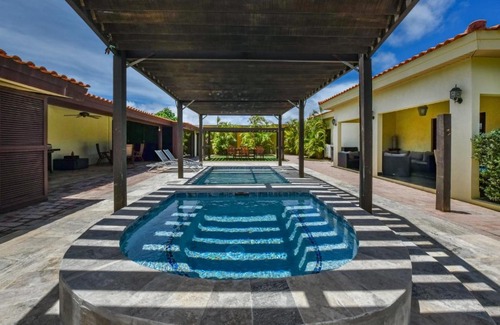 Opal Maison | New Listing Close To Beach Jacuzzi Villa