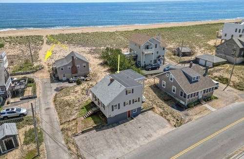 Newbury Maison | NEW LISTING DISCOUNT Oceanfront on Plum Island w/ 4+ bedrooms. Family friendly!