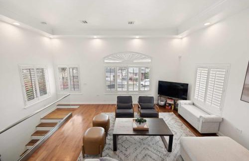 Downtown Los Angeles Maison | New Listing Dodger Clubhouse by Colby & Conrad