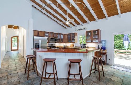 Orange Grove Maison | NEW LISTING!Fall special Stunning 4BRM Villa w Pool. Buck Island view near Town