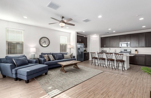 Desert View Maison | New Listing! Heated Sparkling Pool, Fast Wifi, King Bed, Putting Green!