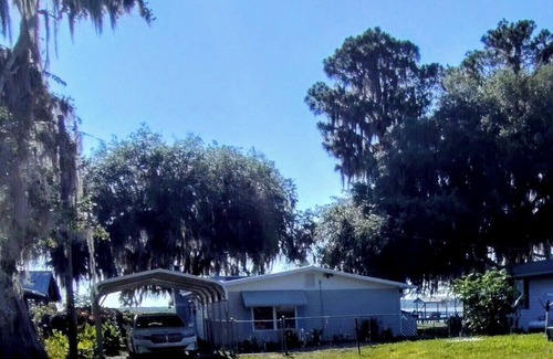 Fort McCoy Maison | -NEW LISTING- Lake Front 1300sq ft Home, Ocala National Forest, Salt Springs