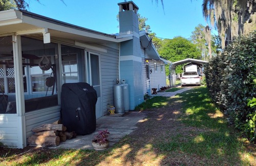 Fort McCoy Maison | -NEW LISTING- Lake Front 1300sq ft Home, Ocala National Forest, Salt Springs