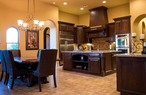 Mirabel Village Maison | NEW LISTING! Luxury Oasis: Spacious Getaway by RedAwning