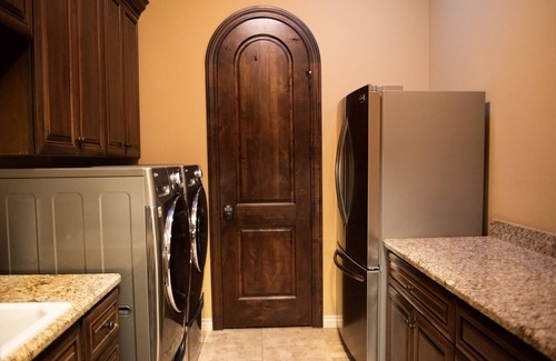 Mirabel Village Maison | NEW LISTING! Luxury Oasis: Spacious Getaway by RedAwning