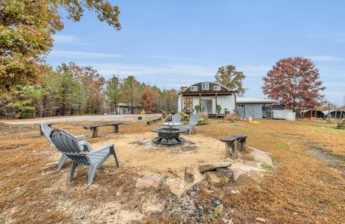 Trenton Cabine | New Listing - Mountaintop with mountain views - Industrial Farm Stay - Chattanooga -Cloudland Canyon