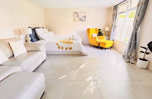 Burwood East Maison | New listing: Near deakin, tram station and Kmart cozy brand new studio