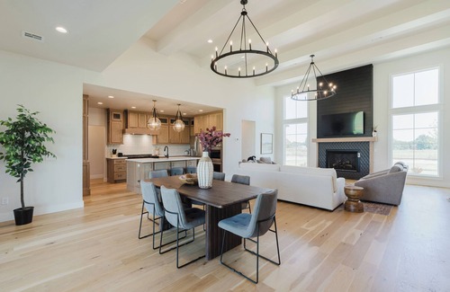 Wheatland Maison | New Listing! New spacious 6-bedroom in Norman!