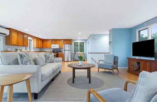 Campground Landing Cottage | New Listing!! Panoramic Bay Views!
