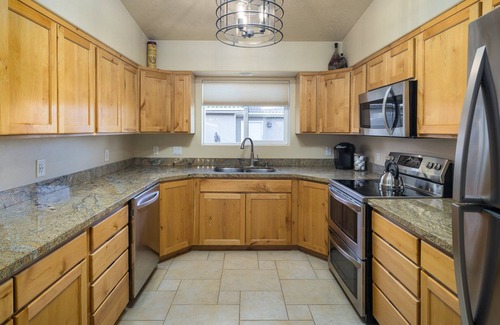 Moab Maison | New Listing: Private Spa | Sunroom | Pool | Garage | Close to Parks | C347