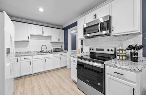 Paw Creek Maison | New listing, Remodeled! Stylish 3BR Airport 2 mi, Uptown 9 min + Free Parking