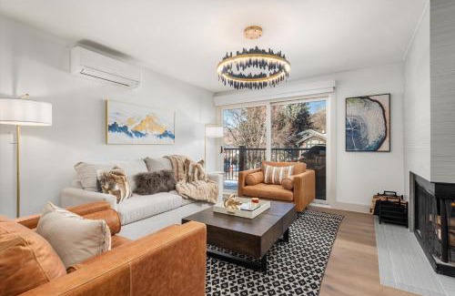 Downtown Appartement | New Listing Renovated 2 BR w AC