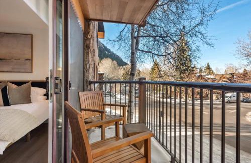 Downtown Appartement | New Listing Renovated 2 BR w AC