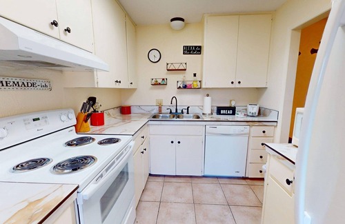 Midland Maison | NEW LISTING Right At Home-Midland Cowboy Siesta Corner Lot w/ Patio & Cov'd Park