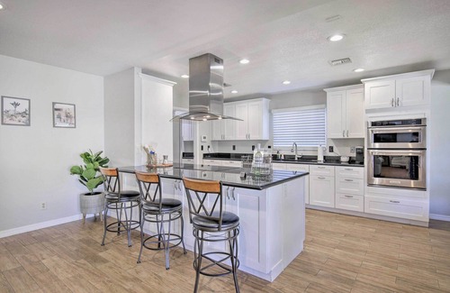 Sunburst Estates Maison | NEW LISTING! Scottsdale Oasis w/ Heated Pool Near Golf & Shopping!