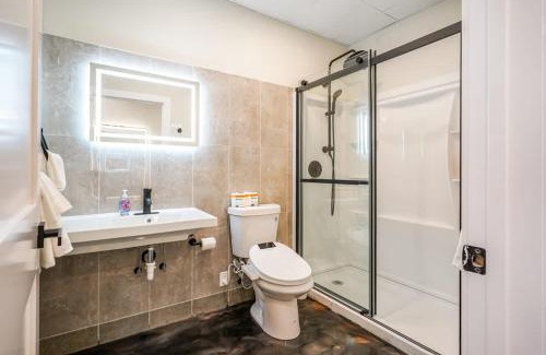 North Oakland Appartement | New Loft 5 min to PPG or Convention center Sleeps 4