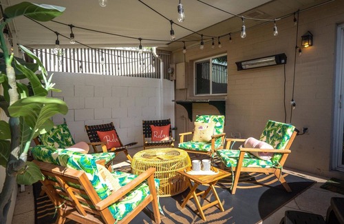 Casa Granada Townhouses Maison | New! Luxe, 3 King Beds, Hot Tub, Walk to Old Town! Views of Camelback Mountain!