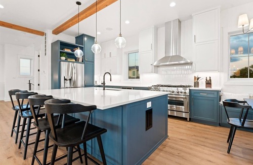 Granite Shoals Maison | NEW Luxe LBJ Lakefront w/sunset views, pool & hot tub; perfect for large gatherings!