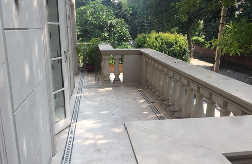 Sheikh Sarai Maison | New & Luxurious 5-star serviced apartment located in gated colony in South Delhi