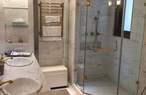 Sheikh Sarai Maison | New & Luxurious 5-star serviced apartment located in gated colony in South Delhi