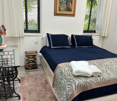 Talbieh Villa | New luxurious apt, the BEST location in Jerusalem