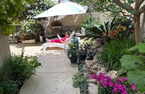 Talbieh Villa | New luxurious apt, the BEST location in Jerusalem