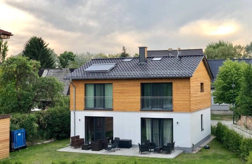 Storkow Maison | Nouveau: Luxueuse maison de vacances avec vue sur le lac et jardin [Maison entière, n ° 1 + n ° 2]