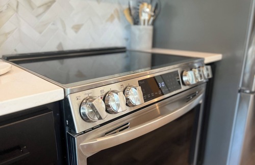 Auburn Cottage | New Luxury 1BR Cottage in Downtown Auburn!!
