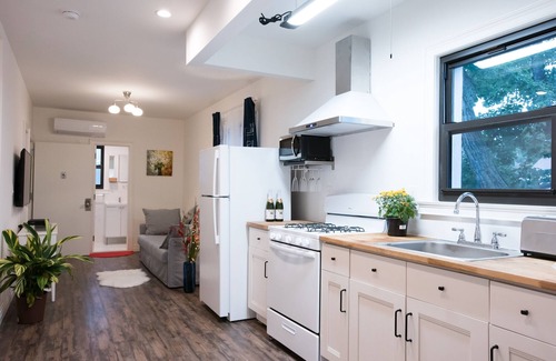 East Flushing Appartement | NEW! Luxury 4BD/4BA w/ Rooftop Terrace & Outdoor Patio Kitchen