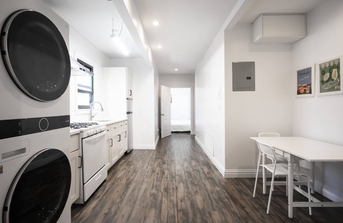 East Flushing Appartement | NEW! Luxury 4BD/4BA w/ Rooftop Terrace & Outdoor Patio Kitchen