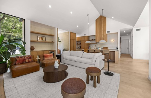 South River City Maison | NEW! Luxury 5BR Austin Oasis With Pool & SoCo Access