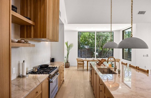South River City Maison | NEW! Luxury 5BR Austin Oasis With Pool & SoCo Access