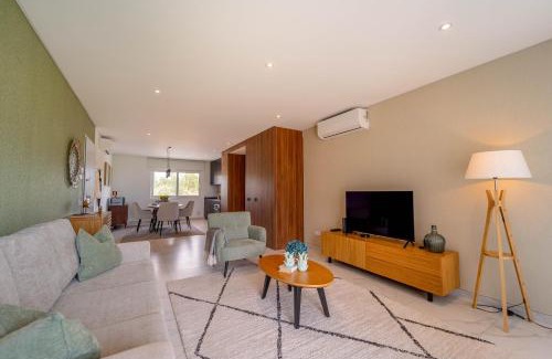 Nazare Appartement | New Luxury Apartment, Sea View with Pool & Gym