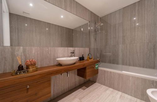 Nazare Appartement | New Luxury Apartment, Sea View with Pool & Gym